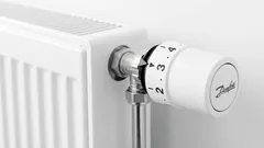 Wat betekenen de cijfers op de thermostaten van radiatoren? Hier vindt u instructies voor het correct instellen van verwarmingselementen.