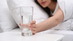 Waarom een glas water na het opstaan je dag beter laat starten